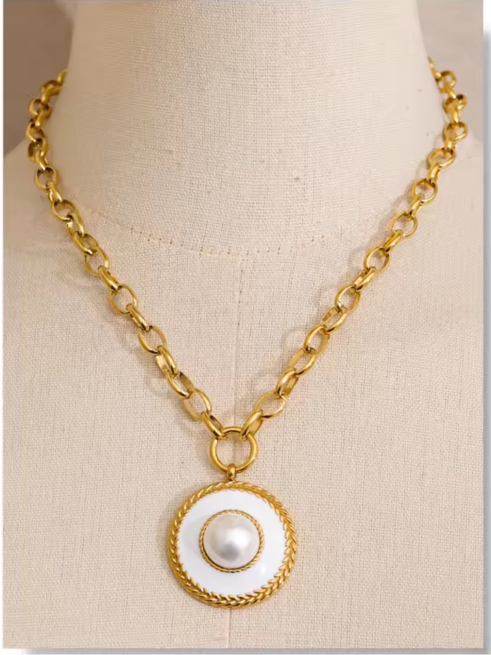 Golden Pearl Medallion Luxury Jewelry Set - Picture 8 of 12
